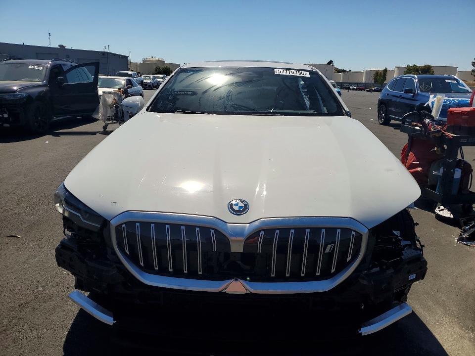 57776796 :رقم المزاد ، WBY33FK05RCT06254 vin ، 2024 Bmw I5 مزاد بيع