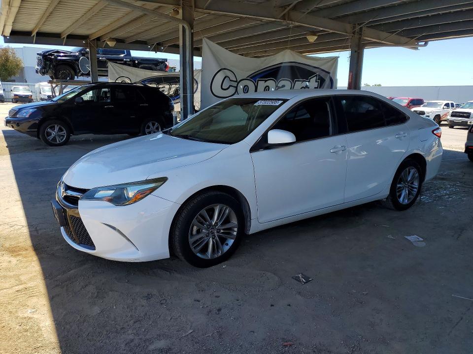 57322586 :رقم المزاد ، 4T1BF1FK6GU500975 vin ، 2016 Toyota Camry مزاد بيع