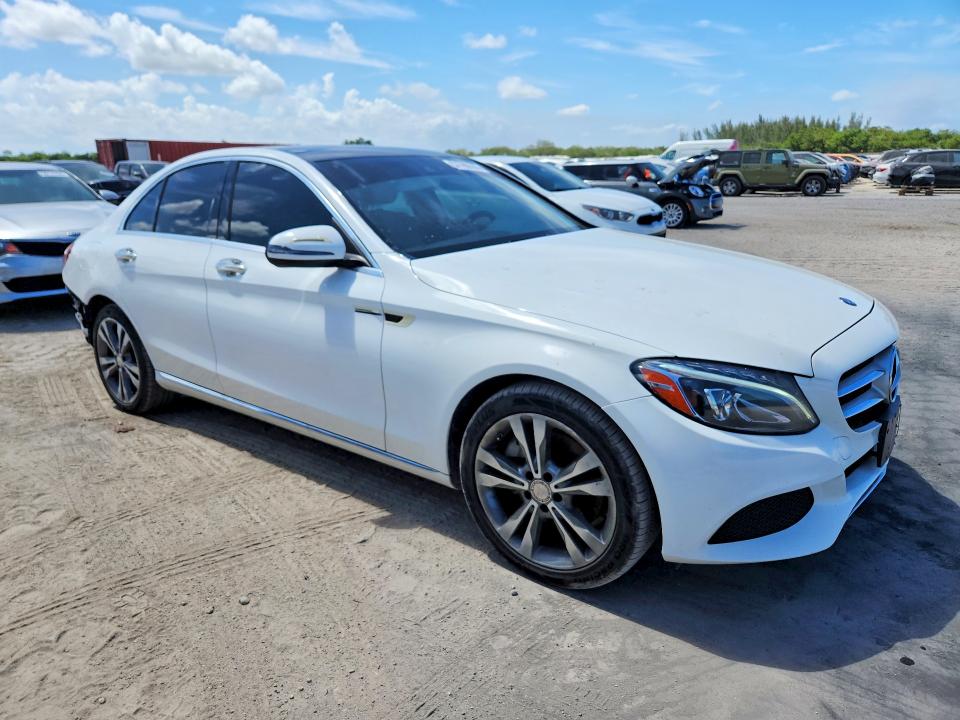 2016 Mercedes-benz C მანქანა იყიდება აუქციონზე, vin: 55SWF4KBXGU141974, აუქციონის ნომერი: 57780306