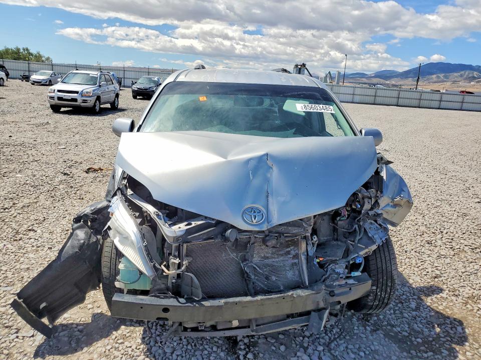 2011 Toyota Sienna მანქანა იყიდება აუქციონზე, vin: 5TDKK3DC0BS097550, აუქციონის ნომერი: 85603485