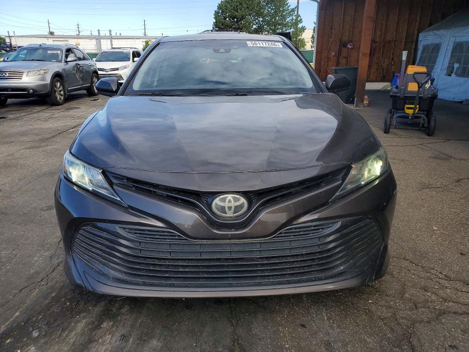 58117246 :رقم المزاد ، 4T1B11HKXKU703968 vin ، 2019 Toyota Camry مزاد بيع