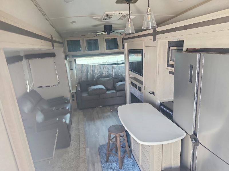 57939956 :رقم المزاد ، 4X4FRLN2XM1895664 vin ، 2021 Forest River Rockwood مزاد بيع
