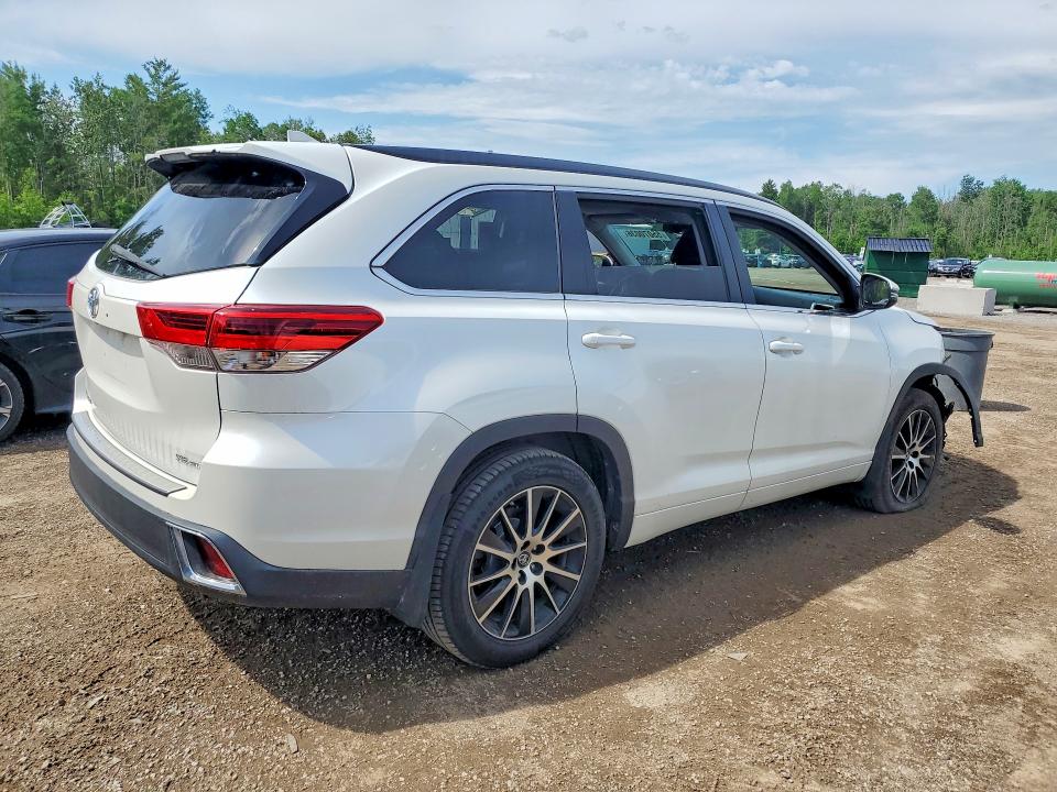 Продажа на аукционе авто 2017 Toyota Highlander, vin: 5TDJZRFHXHS443857, номер лота: 55070036