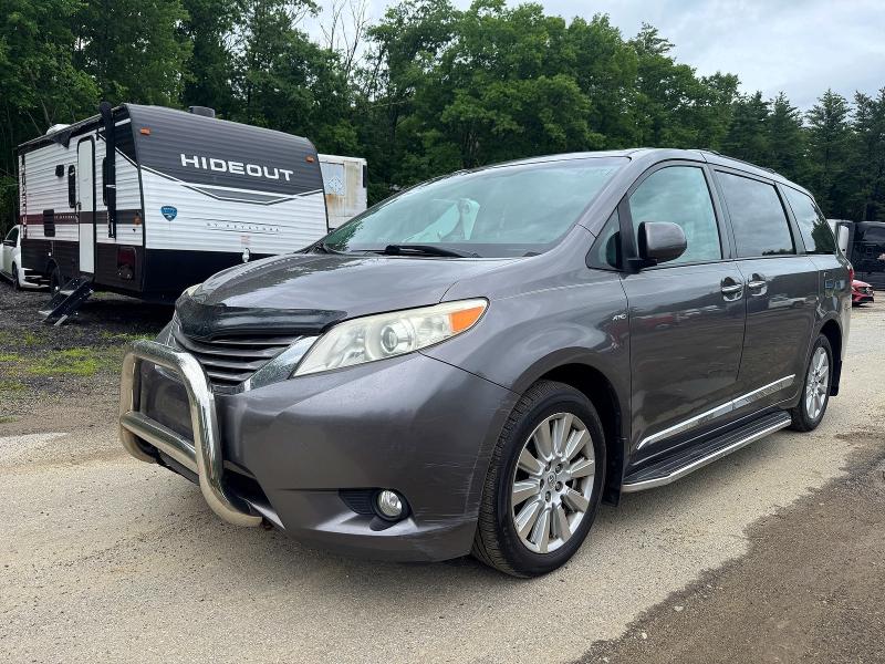 58819886 :رقم المزاد ، 5TDDZ3DC2HS167093 vin ، 2017 Toyota Sienna مزاد بيع
