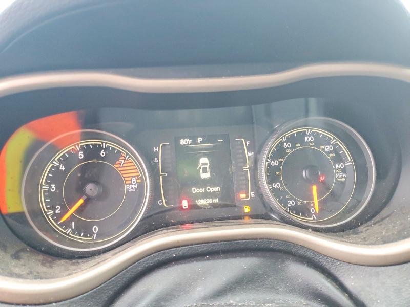 57725676 :رقم المزاد ، 1C4PJMCX9JD588678 vin ، 2018 Jeep Cherokee مزاد بيع