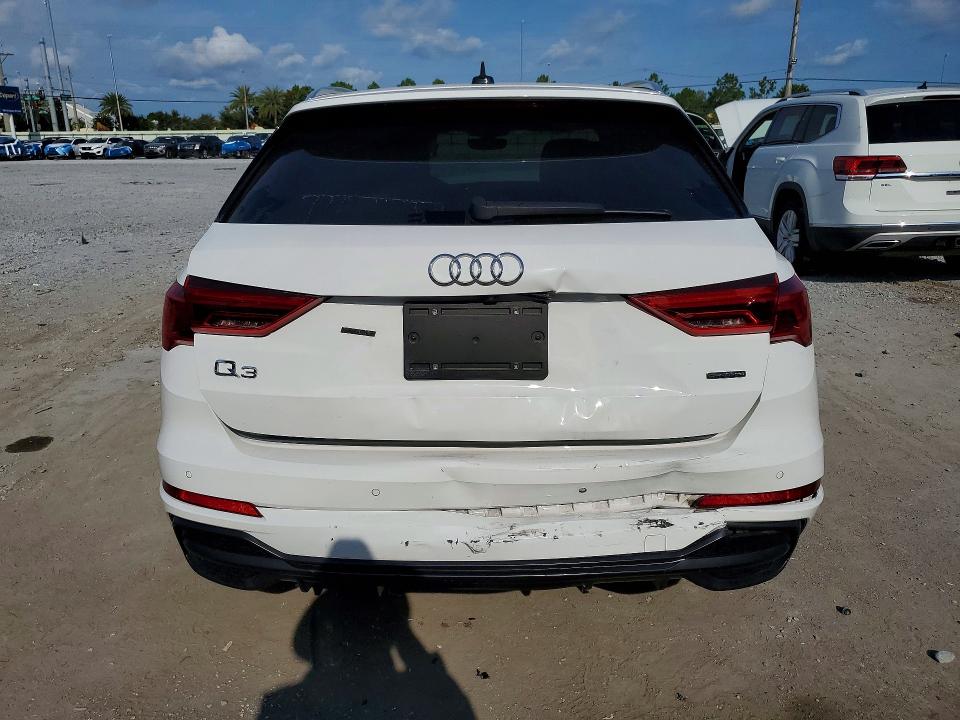 56586756 :رقم المزاد ، WA1DECF33M1098019 vin ، 2021 Audi Q3 مزاد بيع
