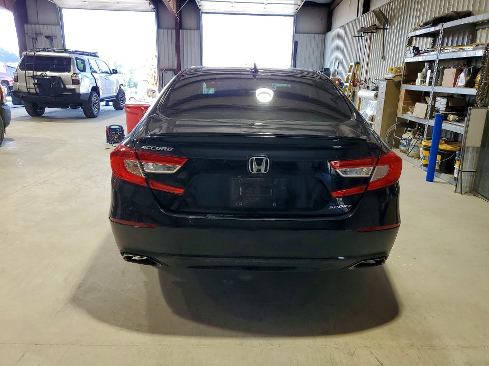 56541686 :رقم المزاد ، 1HGCV1F30JA225280 vin ، 2018 Honda Accord مزاد بيع
