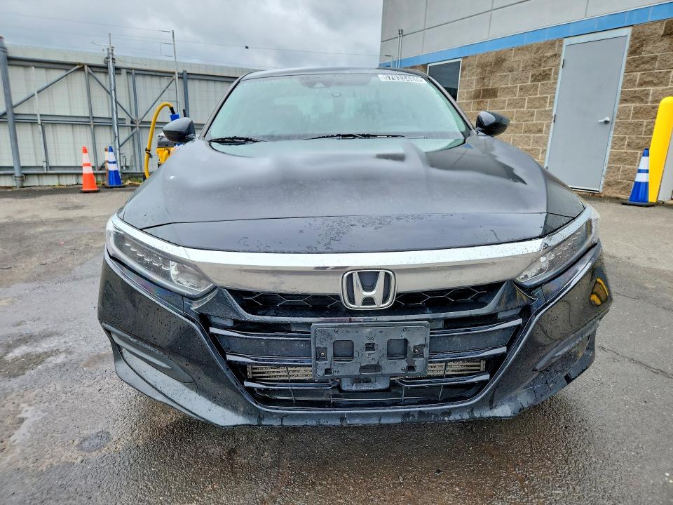 2018 Honda Accord მანქანა იყიდება აუქციონზე, vin: 1HGCV1F10JA084144, აუქციონის ნომერი: 57933486