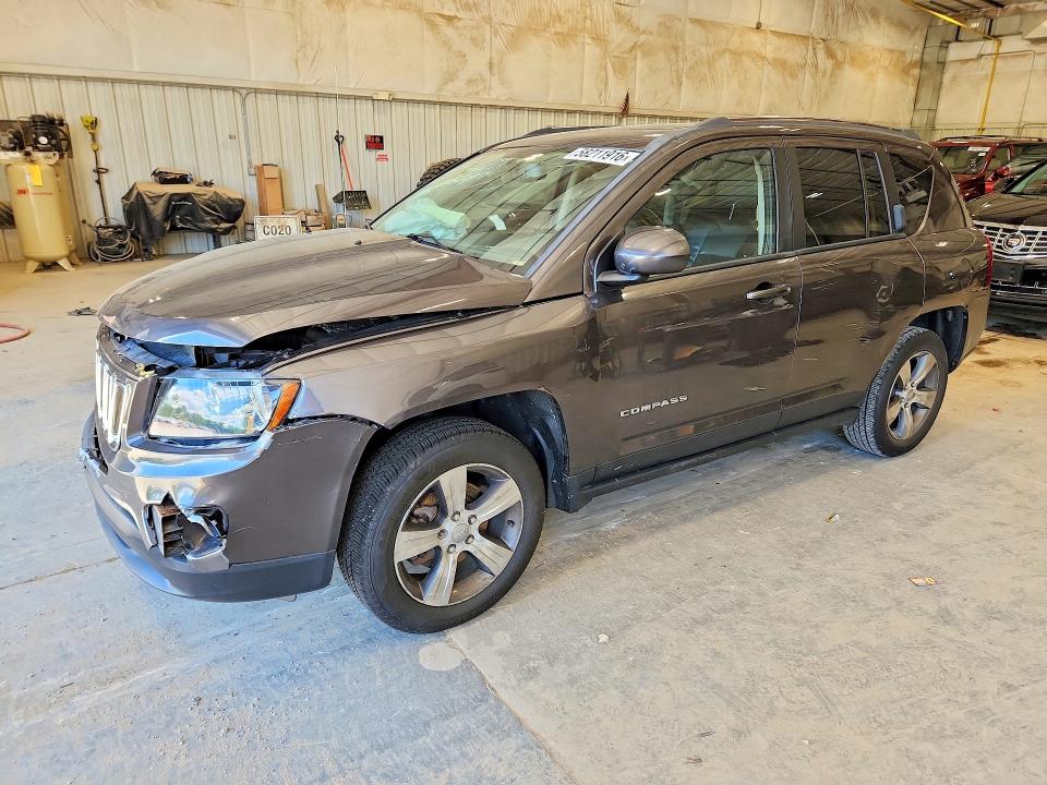58211916 :رقم المزاد ، 1C4NJCEB3HD185258 vin ، 2017 Jeep Compass مزاد بيع