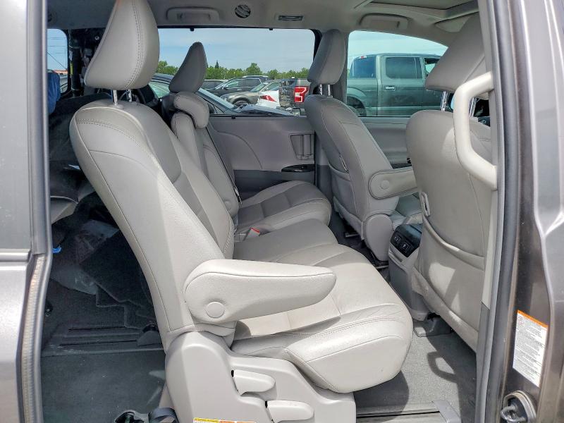 56599976 :رقم المزاد ، 5TDYZ3DC1KS989490 vin ، 2019 Toyota Sienna مزاد بيع