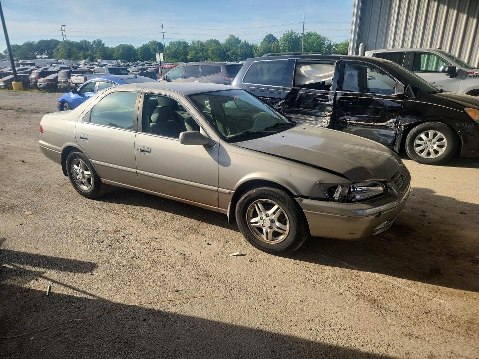 56104846 :رقم المزاد ، 4T1BG22K4XU519954 vin ، 1999 Toyota Camry مزاد بيع
