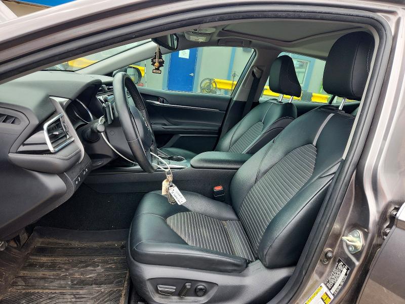 56925686 :رقم المزاد ، 4T1B11HK0JU139973 vin ، 2018 Toyota Camry مزاد بيع