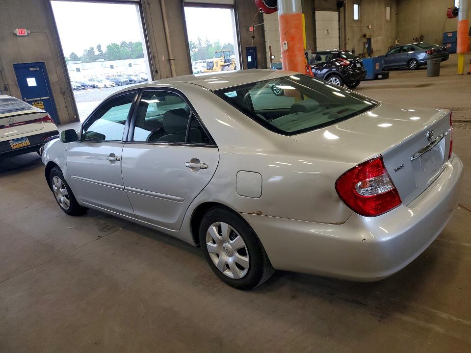 57215976 :رقم المزاد ، 4T1BE32K82U076907 vin ، 2002 Toyota Camry مزاد بيع
