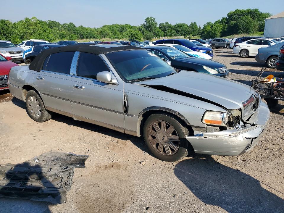 2003 Lincoln Town Car მანქანა იყიდება აუქციონზე, vin: 1LNHM83W73Y608220, აუქციონის ნომერი: 56494046