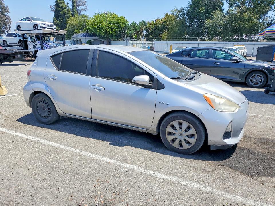 55472816 :رقم المزاد ، JTDKDTB36D1531029 vin ، 2013 Toyota Prius C مزاد بيع
