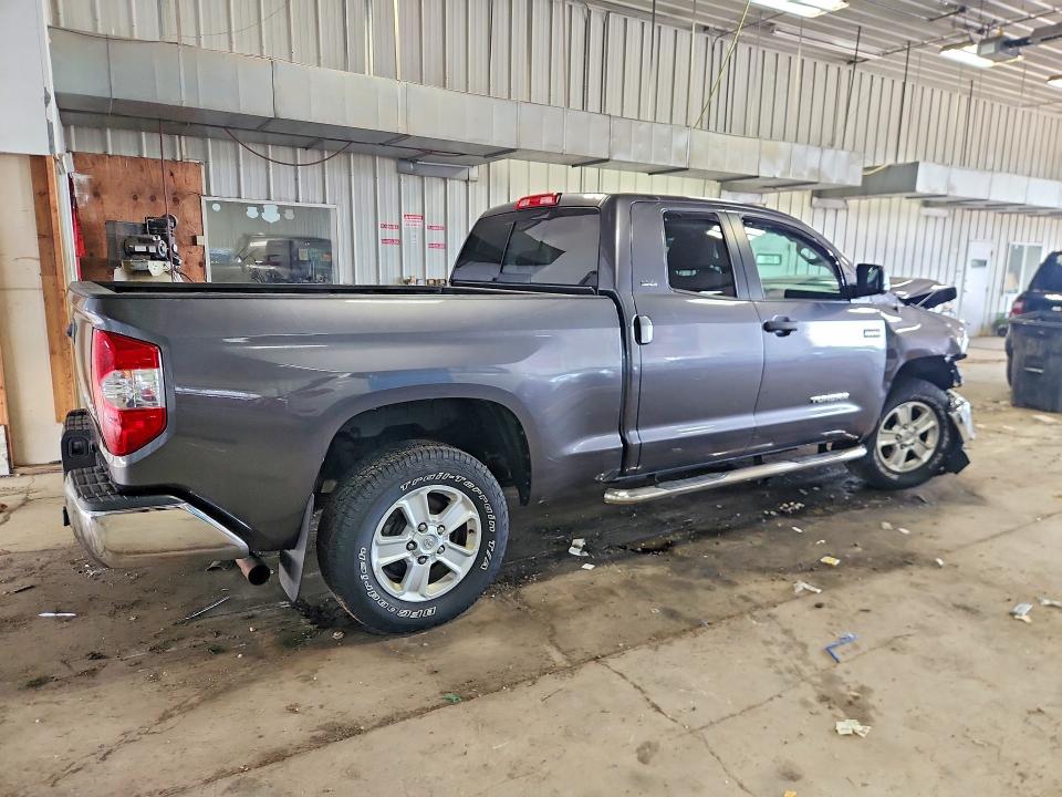 56710886 :رقم المزاد ، 5TFUW5F1XHX587985 vin ، 2017 Toyota Tundra مزاد بيع