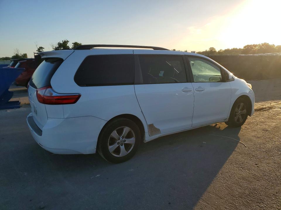 56086146 :رقم المزاد ، 5TDKK3DC3FS611879 vin ، 2015 Toyota Sienna مزاد بيع