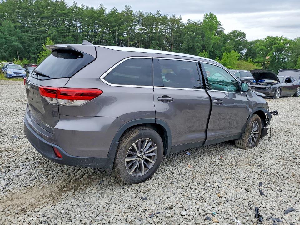 2019 Toyota Highlander მანქანა იყიდება აუქციონზე, vin: 5TDJZRFH1KS700363, აუქციონის ნომერი: 57814946
