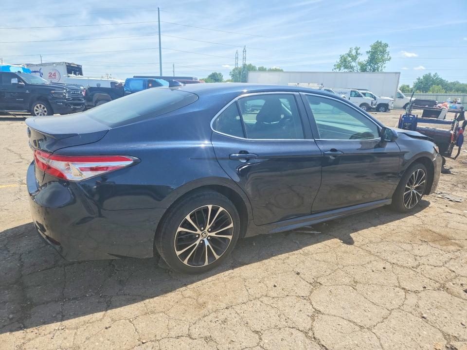 56739876 :رقم المزاد ، 4T1G11AK2LU511350 vin ، 2020 Toyota Camry مزاد بيع