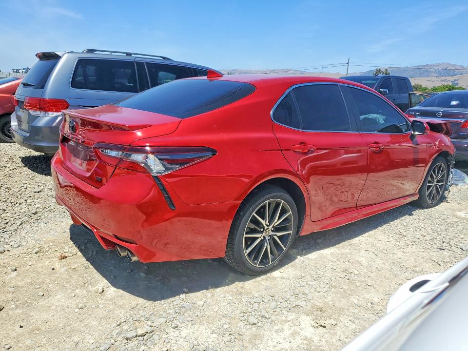 55653706 :رقم المزاد ، 4T1G11AK3MU442749 vin ، 2021 Toyota Camry مزاد بيع