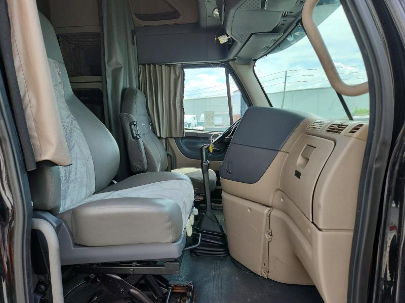 54519506 :رقم المزاد ، 1FUJGLD61FLGD0091 vin ، 2015 Freightliner Cascadia مزاد بيع