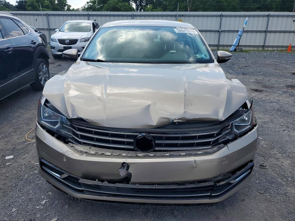 58847076 :رقم المزاد ، 1VWAT7A36GC022040 vin ، 2016 Volkswagen Pasaat مزاد بيع