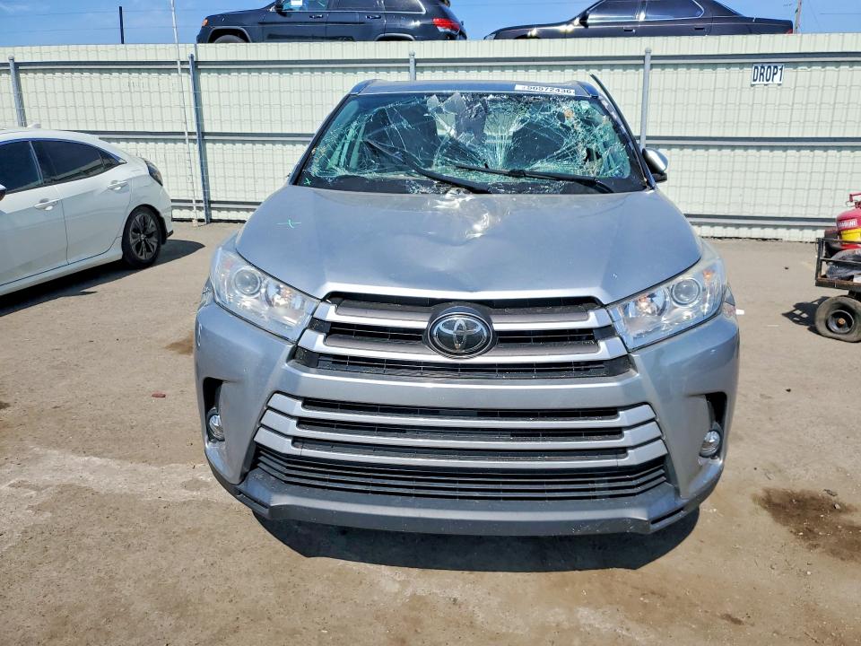 Auction sale of the 2018 Toyota Highlander, vin: 5TDJZRFH1JS878658, lot number: 56572436
