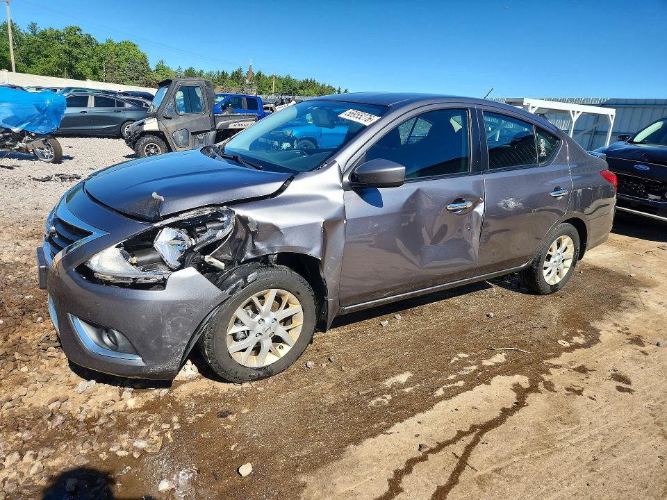 56955276 :رقم المزاد ، 3N1CN7AP1JL886372 vin ، 2018 Nissan Versa مزاد بيع