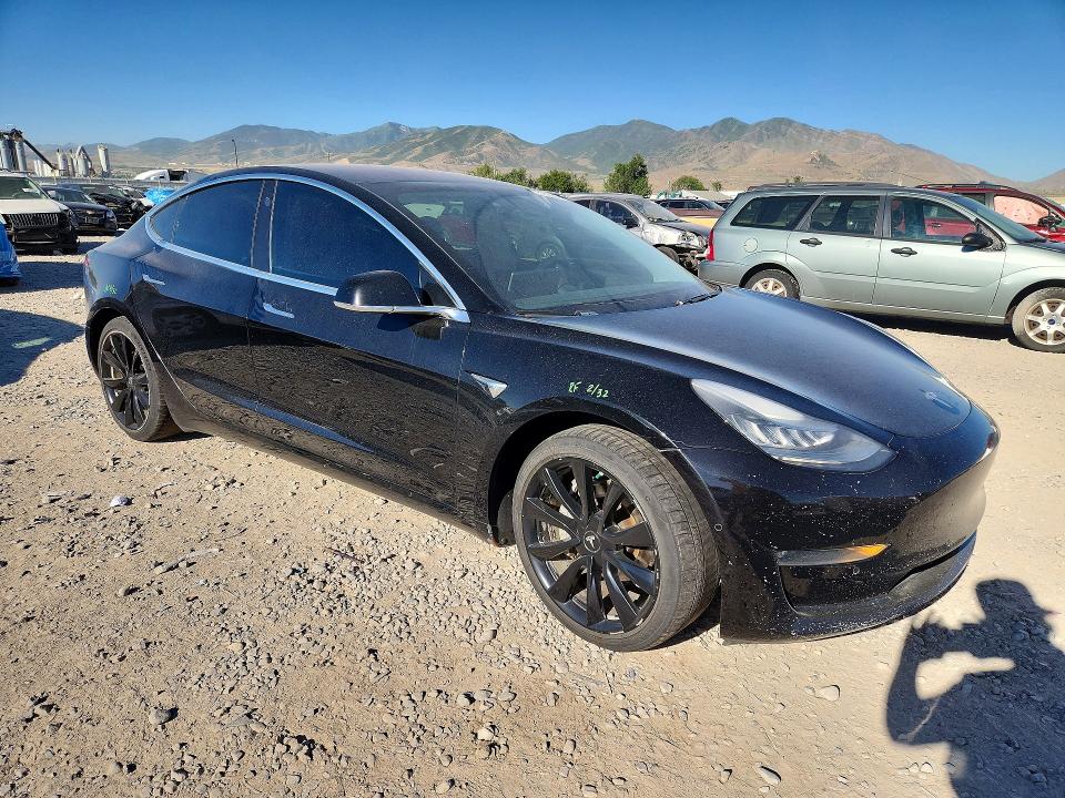 Продажа на аукционе авто 2018 Tesla Model 3, vin: 5YJ3E1EB3JF115709, номер лота: 57323646