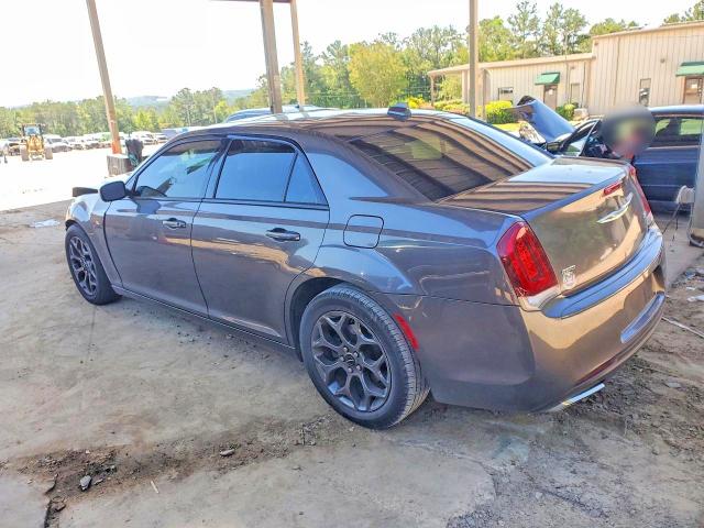 56098596 :رقم المزاد ، 2C3CCAGG7JH198980 vin ، 2018 Chrysler 300 مزاد بيع