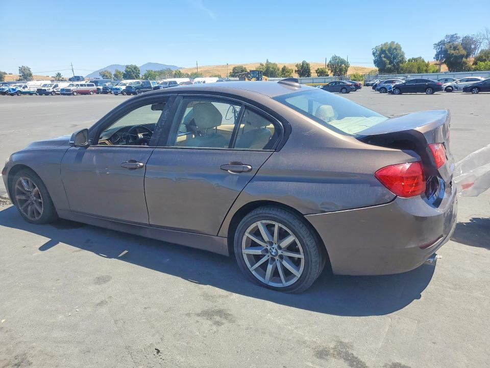 56651466 :رقم المزاد ، WBA3B1C5XEK133832 vin ، 2014 Bmw 320 مزاد بيع