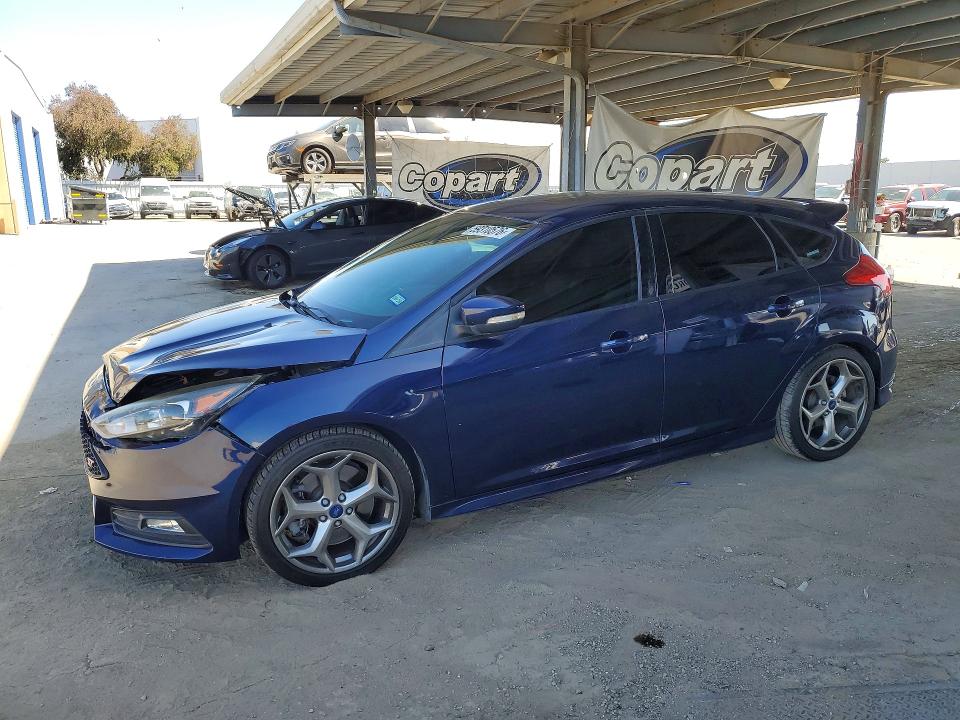 59310576 :رقم المزاد ، 1FADP3L93GL362976 vin ، 2016 Ford Focus مزاد بيع