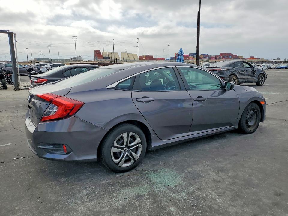 Продаж на аукціоні авто 2018 Honda Civic, vin: 2HGFC2F57JH547927, номер лоту: 57964796