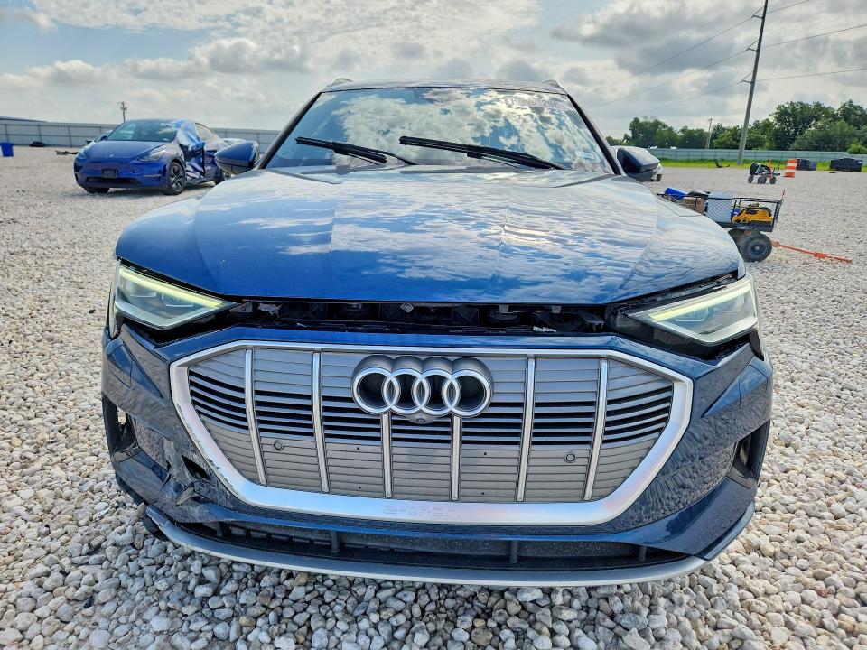 2019 Audi E-tron მანქანა იყიდება აუქციონზე, vin: WA1LAAGE1KB021698, აუქციონის ნომერი: 58891296