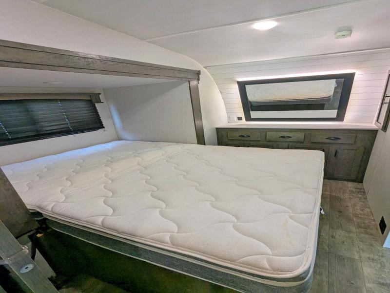 Продажа на аукционе авто 2021 Forest River Shockwave Toy Hauler, vin: 4X4TSHZ22ME005892, номер лота: 56056266