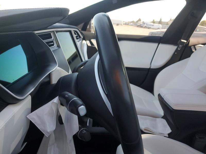 56888306 :رقم المزاد ، 5YJSA1E28HF200840 vin ، 2017 Tesla Model S مزاد بيع