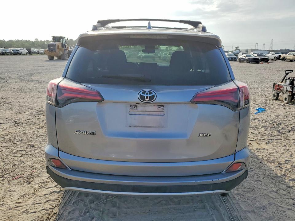 Продажа на аукционе авто 2018 Toyota Rav4, vin: 2T3WFREV1JW416122, номер лота: 58301006