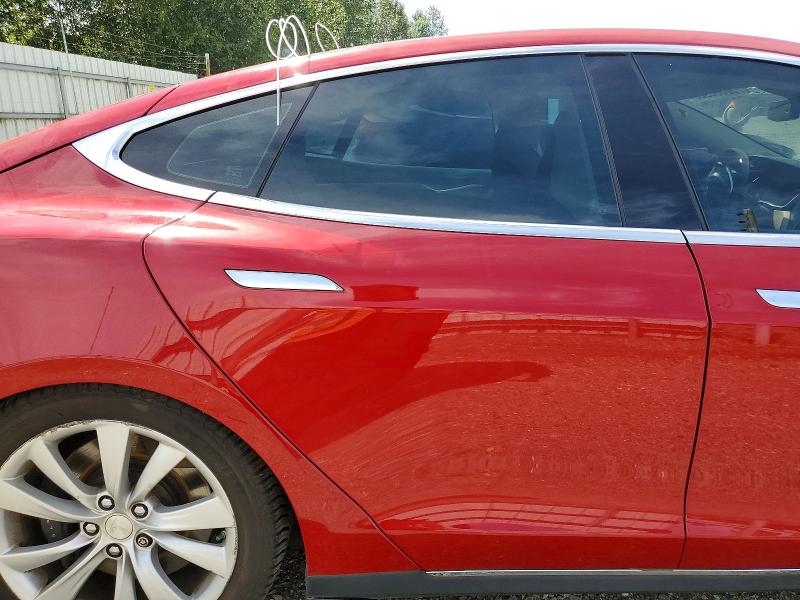 58595926 :رقم المزاد ، 5YJSA1V23FF099302 vin ، 2015 Tesla Model S مزاد بيع