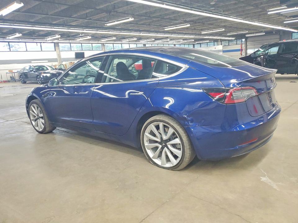 56090916 :رقم المزاد ، 5YJ3E1EA0JF008155 vin ، 2018 Tesla Model 3 مزاد بيع