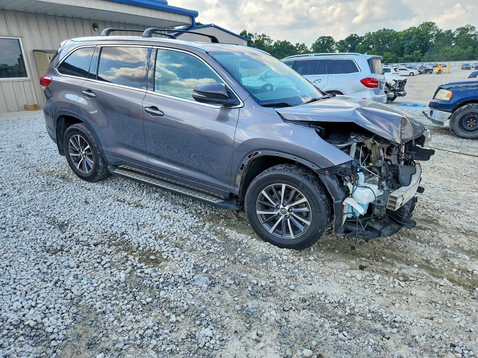 2018 Toyota Highlander მანქანა იყიდება აუქციონზე, vin: 5TDJZRFH2JS536278, აუქციონის ნომერი: 56233666