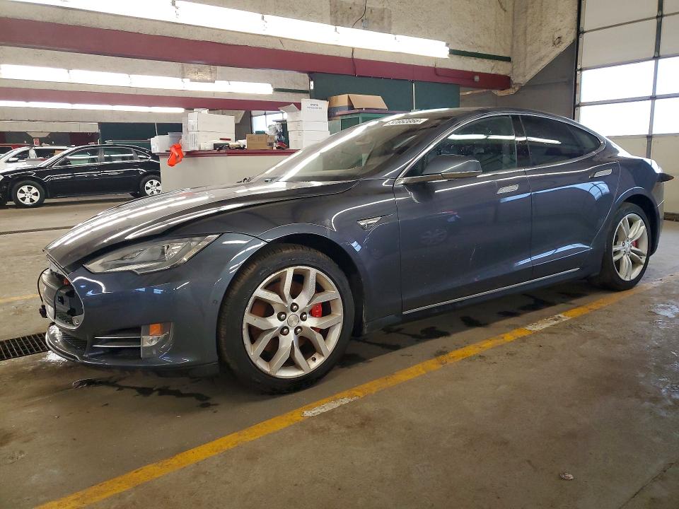 57662866 :رقم المزاد ، 5YJSA1H18EFP54149 vin ، 2014 Tesla Model S مزاد بيع