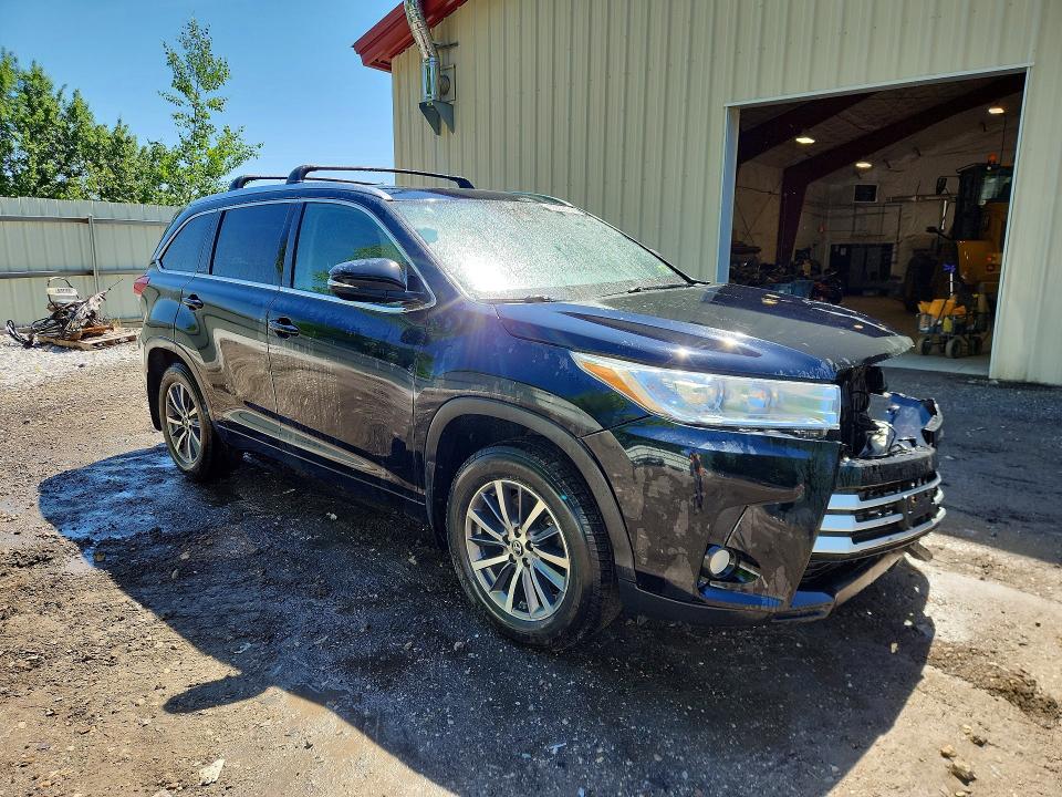 2017 Toyota Highlander მანქანა იყიდება აუქციონზე, vin: 5TDJZRFH2HS417589, აუქციონის ნომერი: 55318616