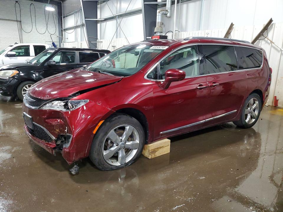 55549246 :رقم المزاد ، 2C4RC1BGXJR116182 vin ، 2018 Chrysler Pacifica مزاد بيع
