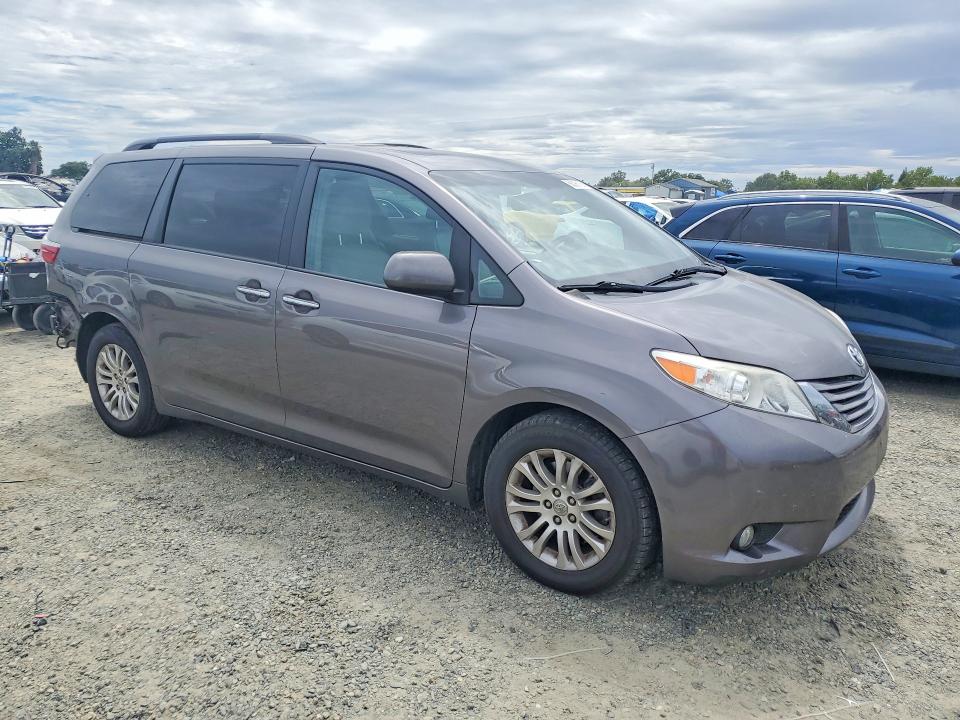 56398186 :رقم المزاد ، 5TDYZ3DC9HS891655 vin ، 2017 Toyota Sienna مزاد بيع