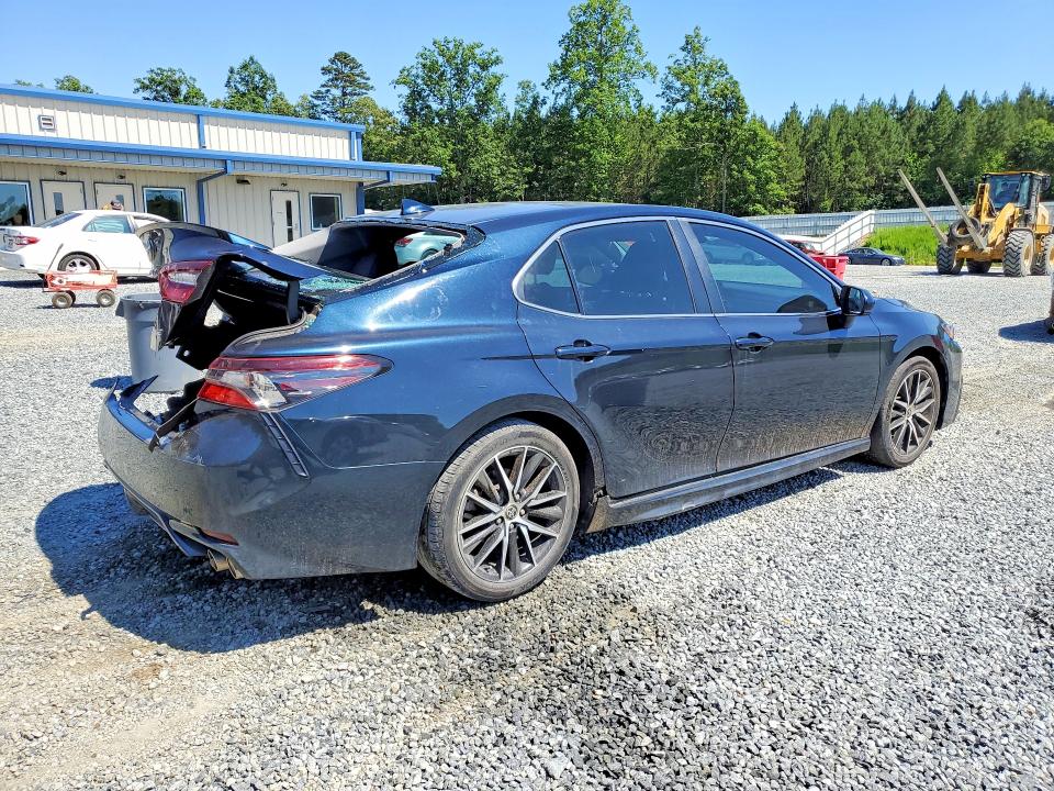 56318816 :رقم المزاد ، 4T1G11AK5MU462176 vin ، 2021 Toyota Camry مزاد بيع