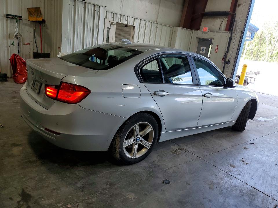 2015 Bmw 328 მანქანა იყიდება აუქციონზე, vin: WBA3B5G58FNS19870, აუქციონის ნომერი: 57385646