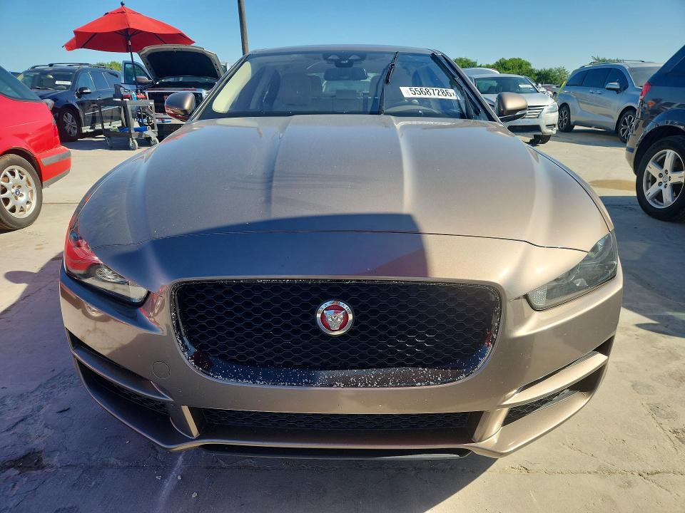 55687286 :رقم المزاد ، SAJAJ4BVXHA973363 vin ، 2017 Jaguar Xe مزاد بيع