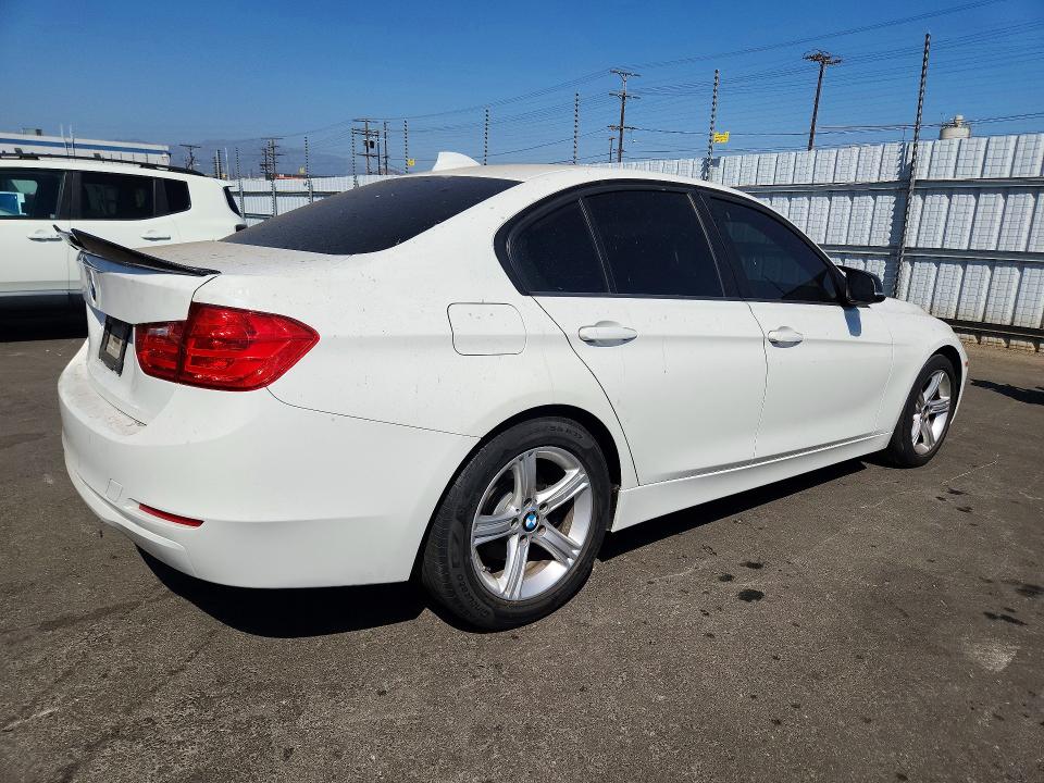55646206 :رقم المزاد ، WBA3B1G55FNT03735 vin ، 2015 Bmw 320 مزاد بيع