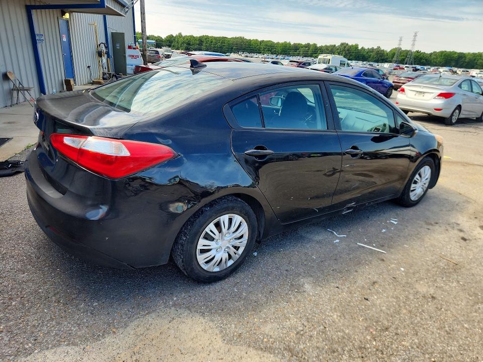 2015 Kia Forte მანქანა იყიდება აუქციონზე, vin: KNAFX4A6XF5323853, აუქციონის ნომერი: 57765566