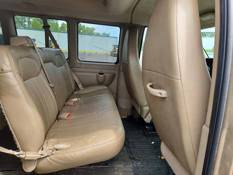 56274806 :رقم المزاد ، 1GA2GZDG8A1164830 vin ، 2010 Chevrolet Express G3500 مزاد بيع